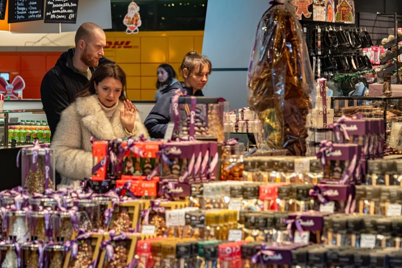 Rotterdam food culture — market stalls and tasting stops